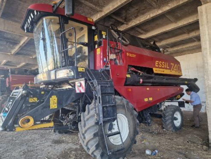 PL – Essil KZS-740 combine harvester with ZhZK-5-2 header Serial number 2494